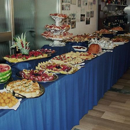Hotel Darsena Cesenatico Luaran gambar