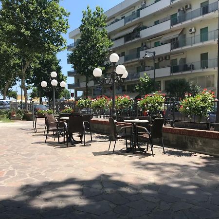 Hotel Darsena Cesenatico Luaran gambar