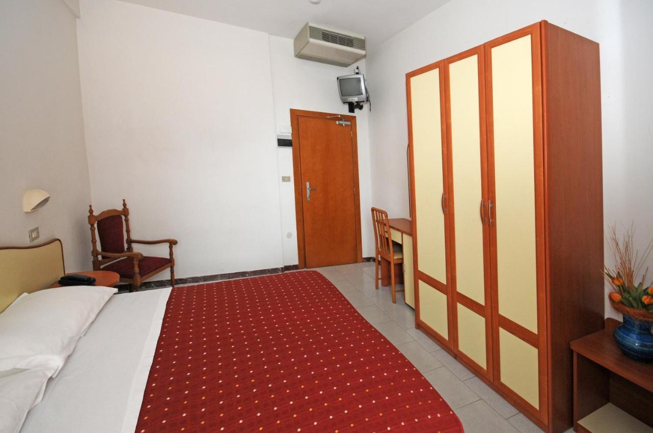 Hotel Darsena Cesenatico Luaran gambar