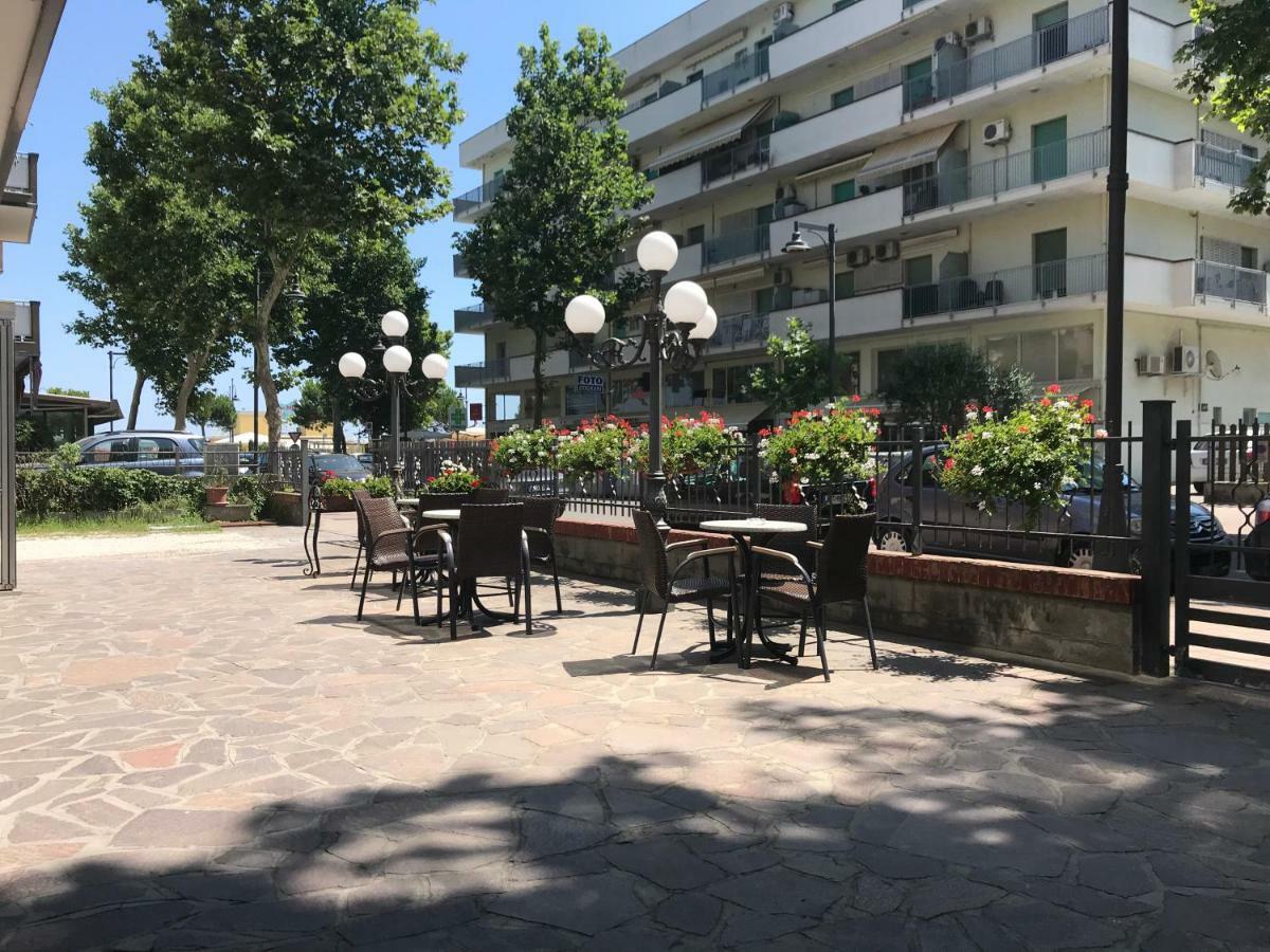 Hotel Darsena Cesenatico Luaran gambar